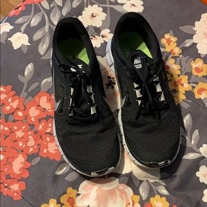 Black nike running shoes